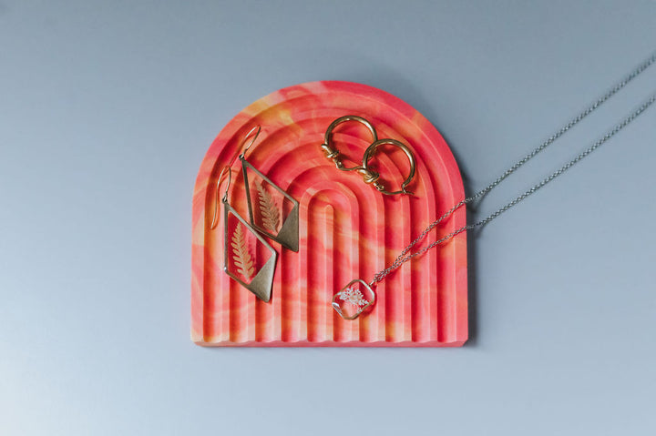 Mold Fluted - Small Rainbow